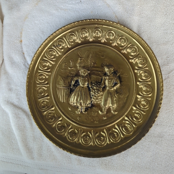 Vintage Old World BRASS DUTCH Wall Hanging Plate 12" Antique Look 1950's - Picture 2 of 7